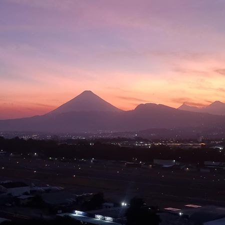 Amazing Volcano Views In Front Of Airport Guatemala City Екстер'єр фото