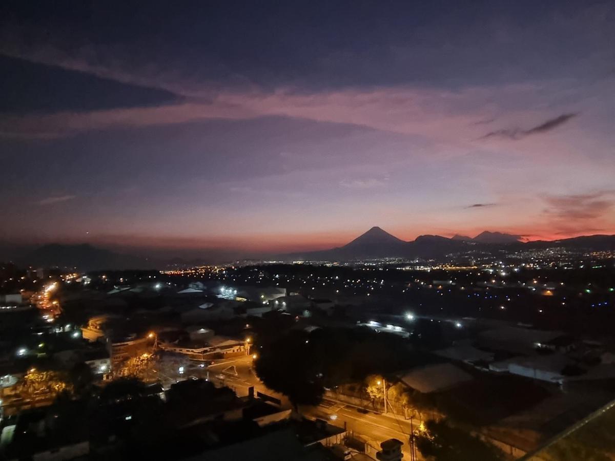 Amazing Volcano Views In Front Of Airport Guatemala City Екстер'єр фото