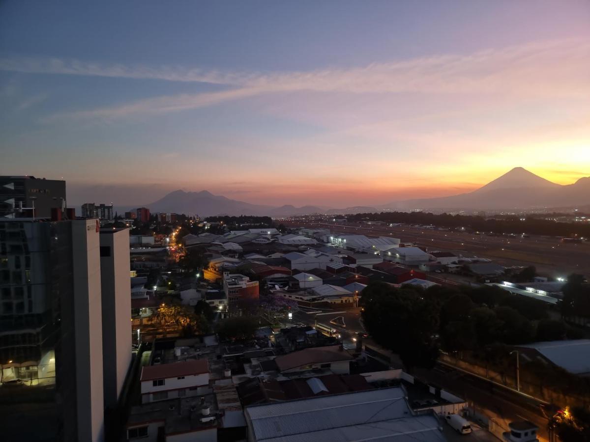 Amazing Volcano Views In Front Of Airport Guatemala City Екстер'єр фото