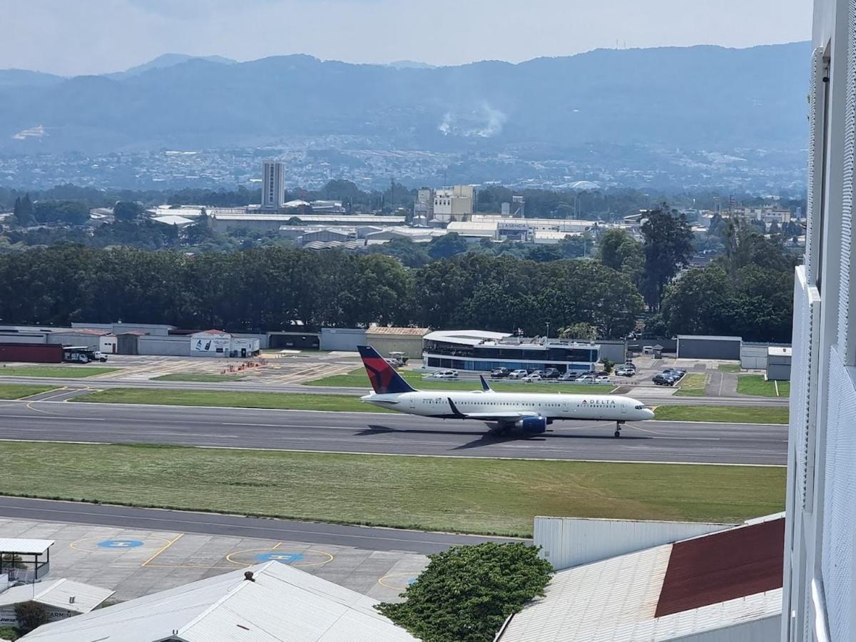 Amazing Volcano Views In Front Of Airport Guatemala City Екстер'єр фото