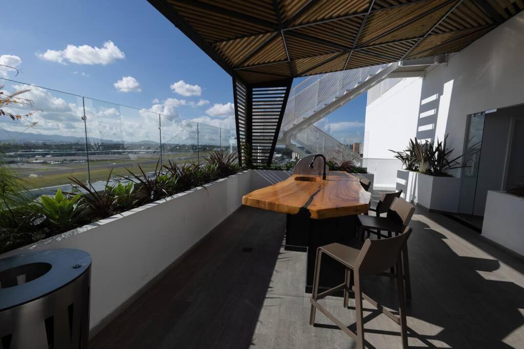 Amazing Volcano Views In Front Of Airport Guatemala City Екстер'єр фото