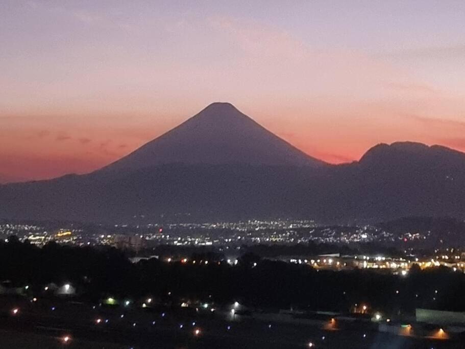 Amazing Volcano Views In Front Of Airport Guatemala City Екстер'єр фото